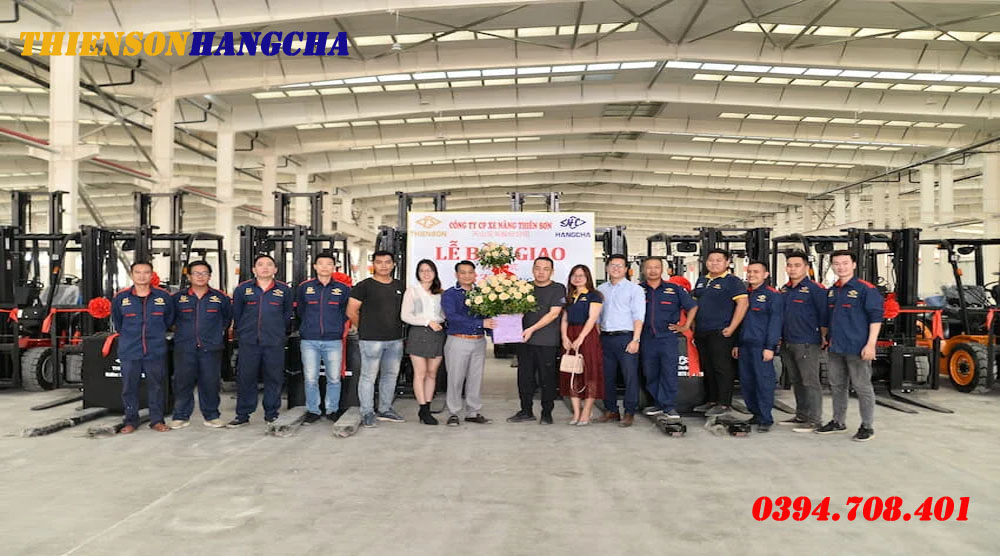 Công ty Thiên Sơn bàn giao xe cho khách hàng