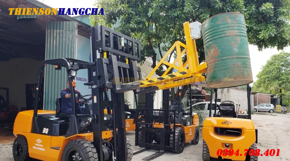 Xe nâng kẹp phuy
