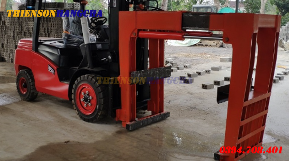 Xe nâng kẹp gạch