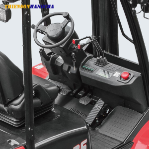 xe nâng 2 cầu chạy địa hình dốc